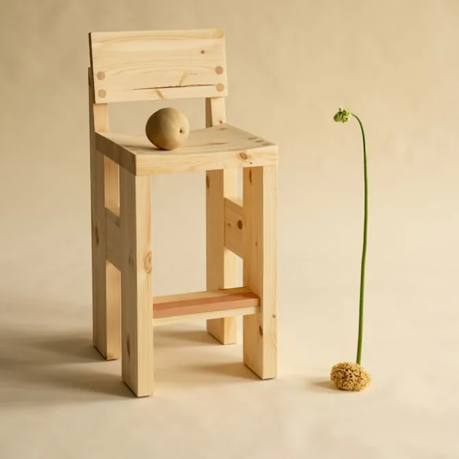 001 Bar Stool