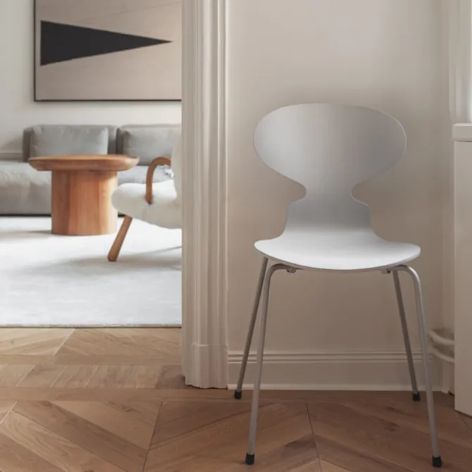 3101 Myran stol Lacquered Beech Veneer Warm Graphite