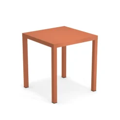 858 Nova Table 70X70 Maple Red
