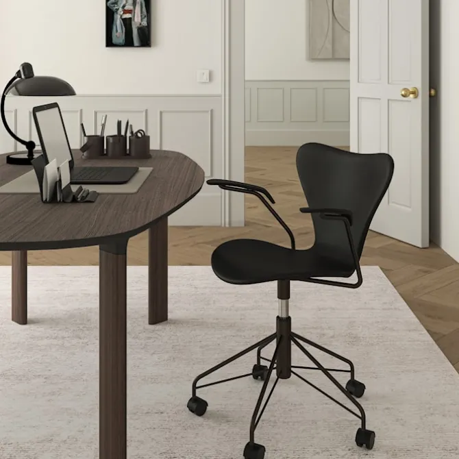 3217 Series 7 kontorstol fulltrukket Black Special Edition