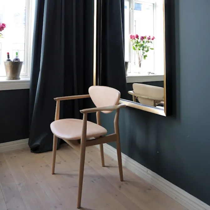 109 stol Dark oiled oak