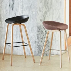 About a Stool AAS33 barstol High Oak