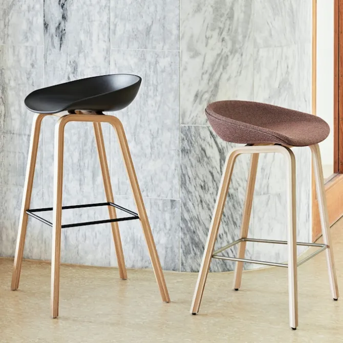 About a Stool AAS33 barstol High Oak