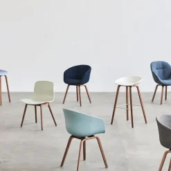 About a Stool AAS33 barstol High Oak