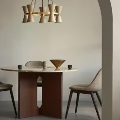 Androgyne spisebord Ø120 cm mørkbeiset eik
