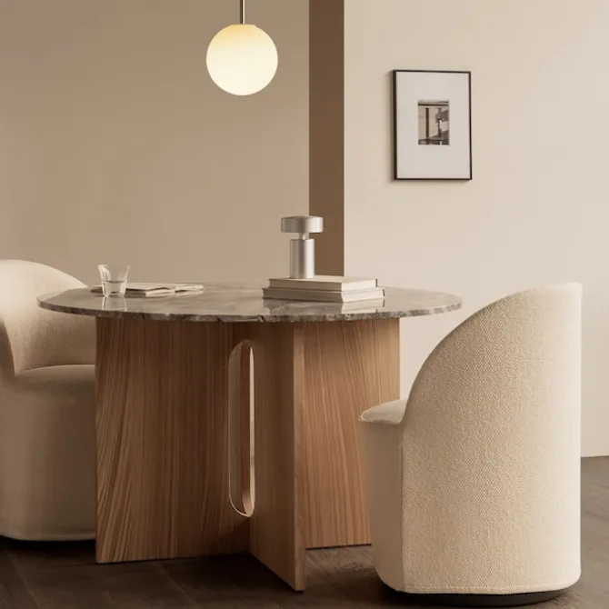 Androgyne spisebord Ø120 cm mørkbeiset eik