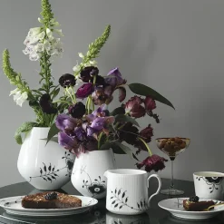 Black Fluted Mega Vase 20,5 cm