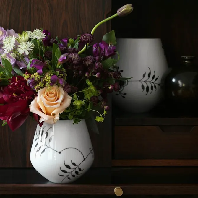 Black Fluted Mega Vase 20,5 cm