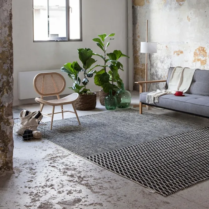 Blur Black Rug