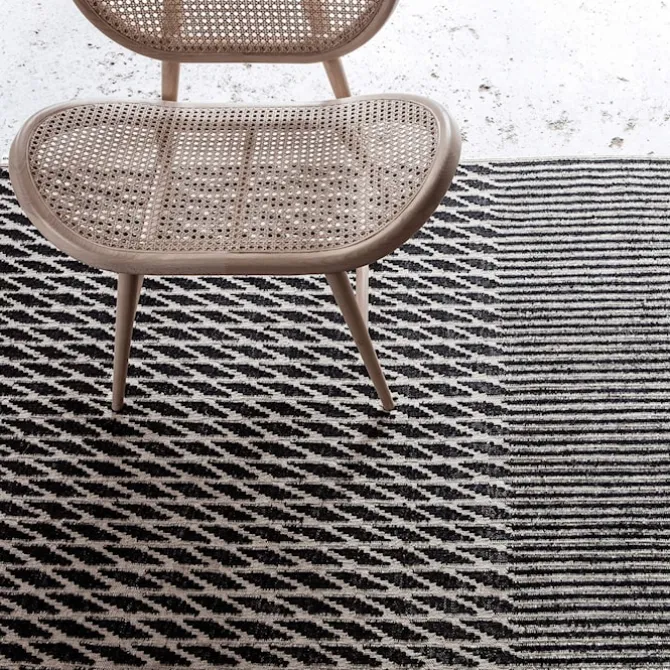 Blur Black Rug