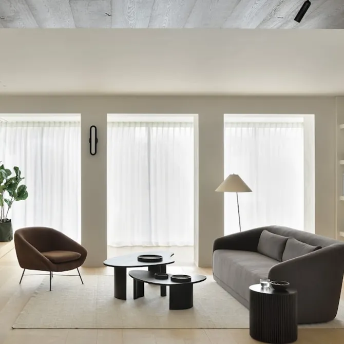 Boomerang Coffee Table 126 x 74 x 40 cm
