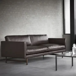 Calmo 2-seters sofa røkt eik