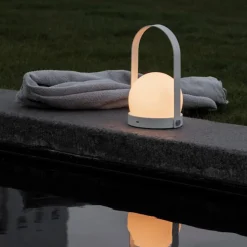 Carrie bærbar utendørslampe
