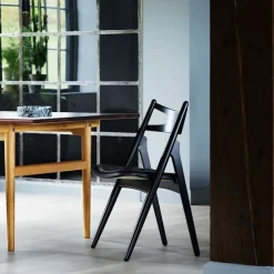 CH29P Sawbuck Chair