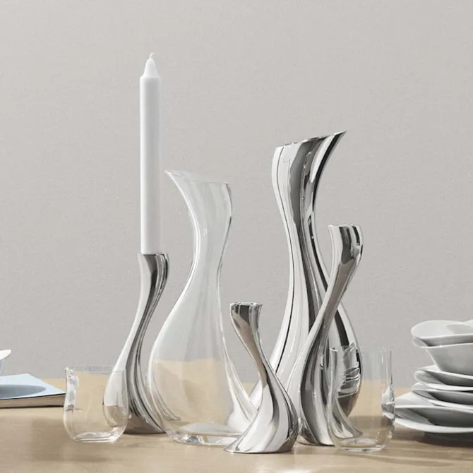 Cobra Pitcher