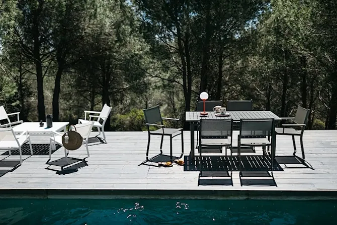 Costa Table