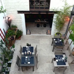 Costa Table