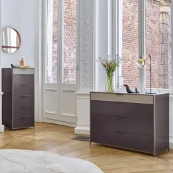 Dita Dresser