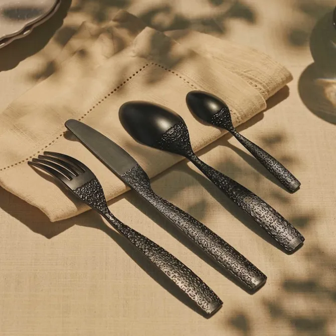 Dressed Air 4 Pcs cutlery set