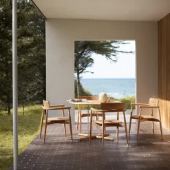 E008 Embrace Outdoor Series Chair, Ubehandlet teak