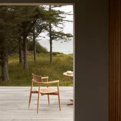 E008 Embrace Outdoor Series Chair, Ubehandlet teak