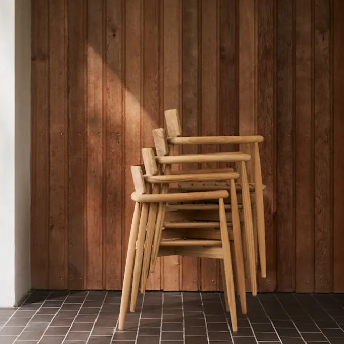E008 Embrace Outdoor Series Chair, Ubehandlet teak