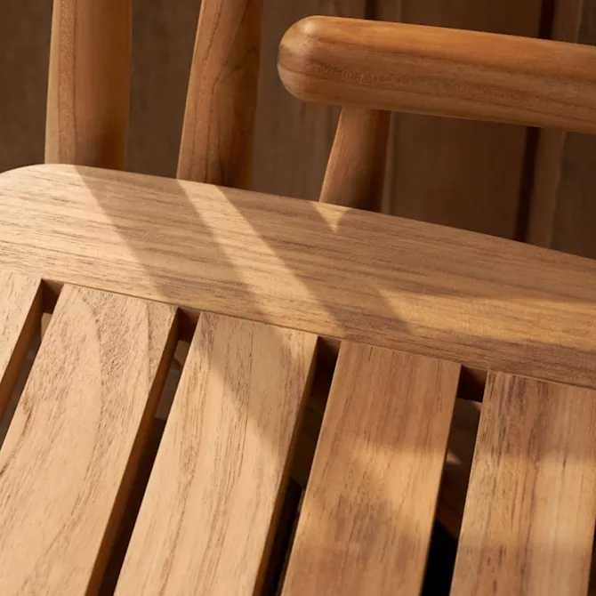 E008 Embrace Outdoor Series Chair, Ubehandlet teak