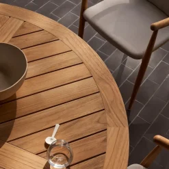 E022 Embrace Outdoor Series Table Ø 140 Cm, Ubehandlet teak