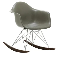 Eames Fiberglass Armchair RAR gyngestol Chrome/Dark Maple