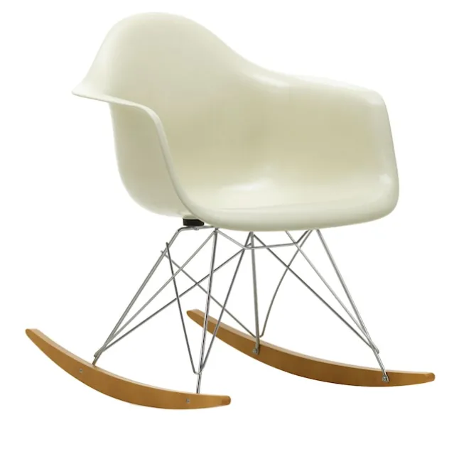 Eames Fiberglass Armchair RAR gyngestol Chrome/Golden Maple