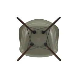 Eames Fiberglass Armchair DAW lenestol Golden Maple