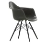 Eames Fiberglass Armchair DAW lenestol Black Maple
