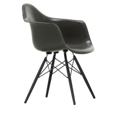 Eames Fiberglass Armchair DAW lenestol Black Maple