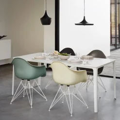 Eames Fiberglass Armchair DAR rammestol Basic Dark