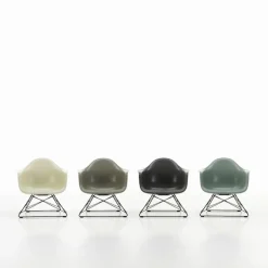 Eames Fiberglass Armchair LAR lenestol Chrome