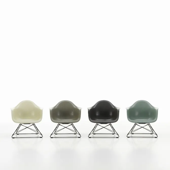 Eames Fiberglass Armchair LAR lenestol Chrome