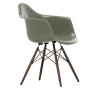 Eames Fiberglass Armchair DAW lenestol Dark Maple