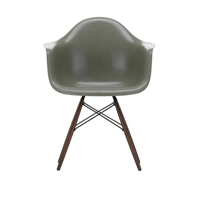 Eames Fiberglass Armchair DAW lenestol Dark Maple