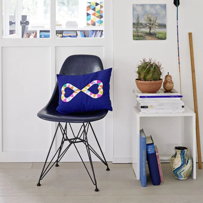 Eames Fiberglass Chair DSR stol White