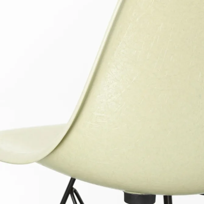 Eames Fiberglass Chair DSR stol White