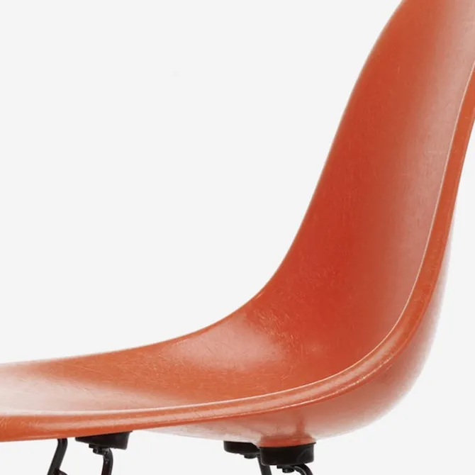 Eames Fiberglass Chair DSR stol Chrome
