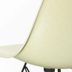 Eames Fiberglass Chair DSR stol Chrome