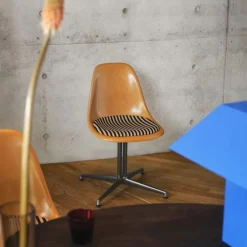 Eames Fiberglass Side Chair stol La Fonda