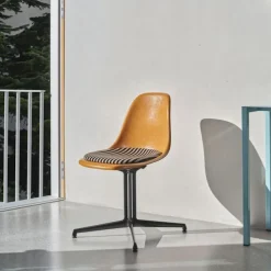 Eames Fiberglass Side Chair stol La Fonda