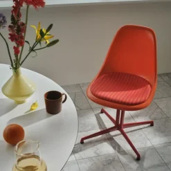 Eames Fiberglass Side Chair stol La Fonda