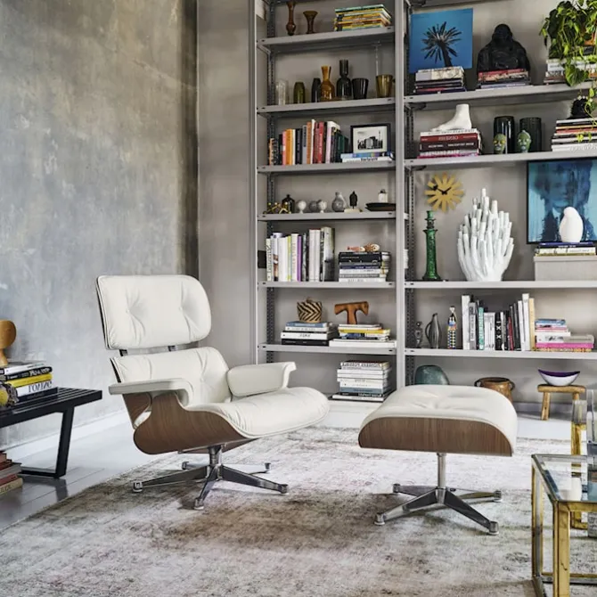 Eames Lounge Chair & Ottoman kirsebærpolert base