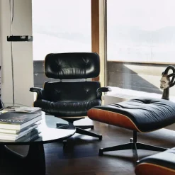 Eames Lounge Chair & Ottoman svartbeiset valnøttsort/polert bunn