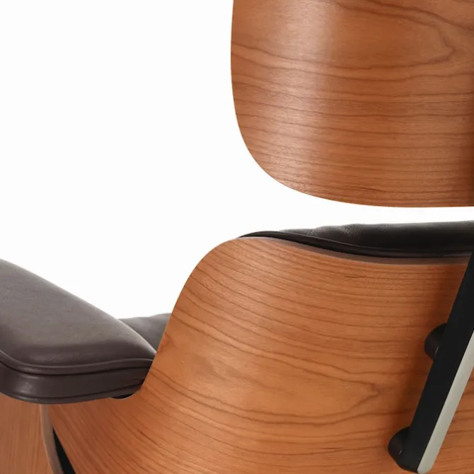 Eames Lounge Chair & Ottoman svartbeiset valnøttsort/polert bunn