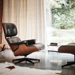 Eames Lounge Chair Black-pigmented Walnut Polished/Black lenestol