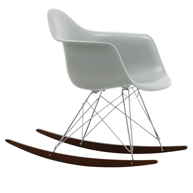 Eames RE Plastic Armchair RAR gyngestol Chrome/Dark Maple